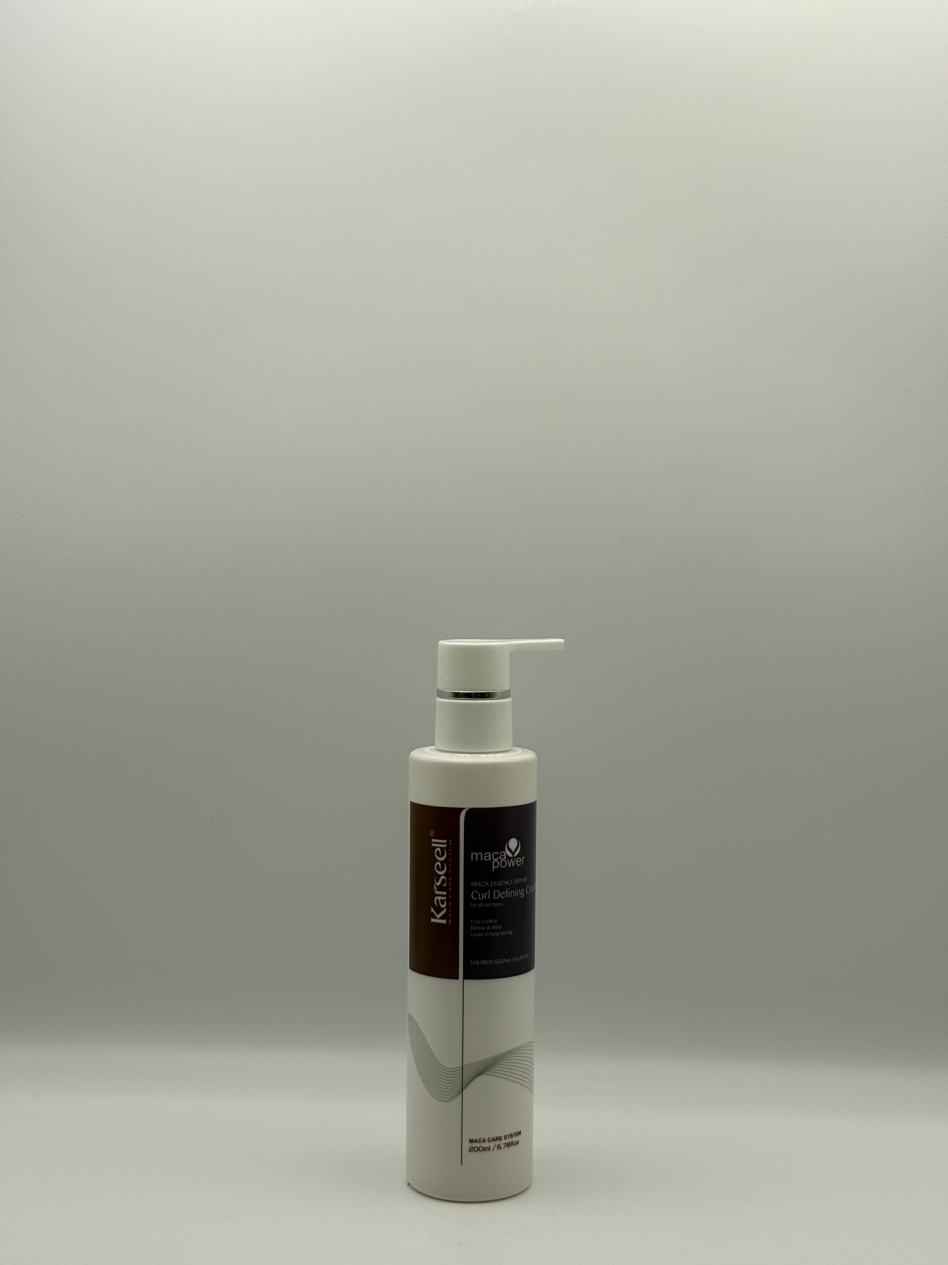 کرم موی فر کارسل با فرمول حاوی روغن آرگان و پروتئین، حالت‌دهنده و تقویت‌کننده موهای فر، بدون سنگینی یا چسبندگی. ضد وز و مناسب برای استفاده روزانه.